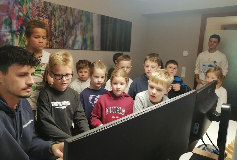 Besuch in der Kärntner Sparkasse und Mediathek